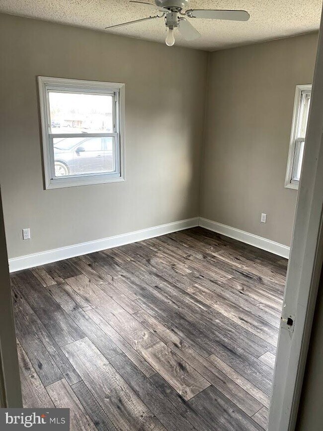 Building Photo - 209 Trenton Rd