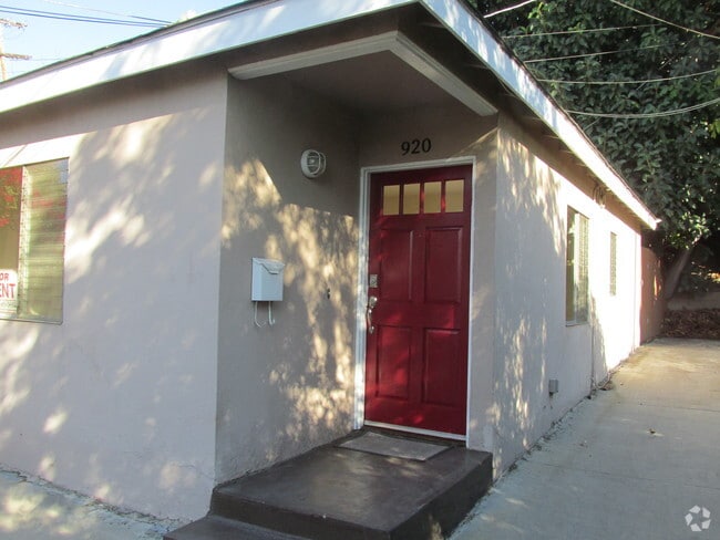 Entrance - 920 Sanborn Ave