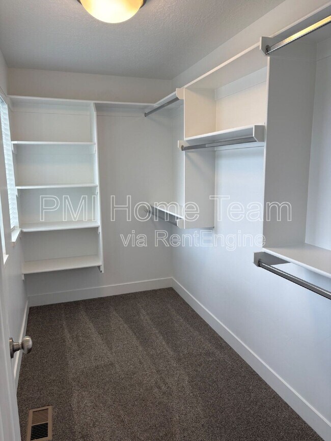 Building Photo - 618 W Cozy Ln