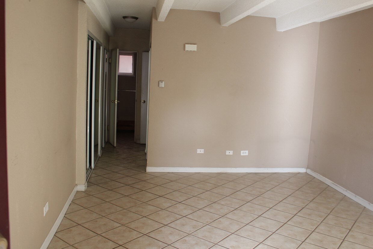 Living room - 250 Pearl St
