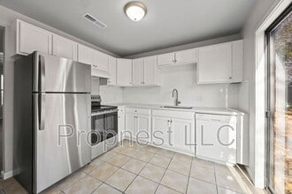 Building Photo - 2748 N Barcelona Ave