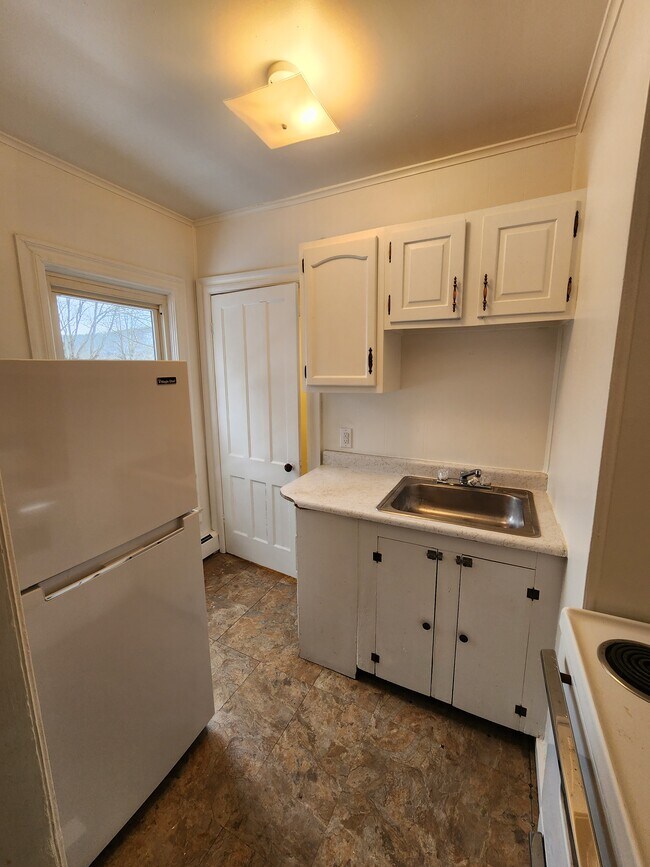 Kitchen - 14 Miller St