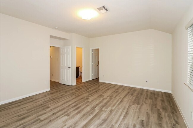 Foto del edificio - 6222 Brenwood Cir