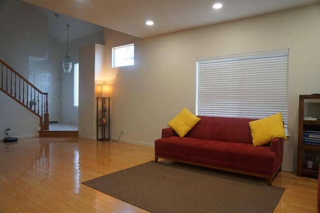 Living - 3713 Sun West Ter