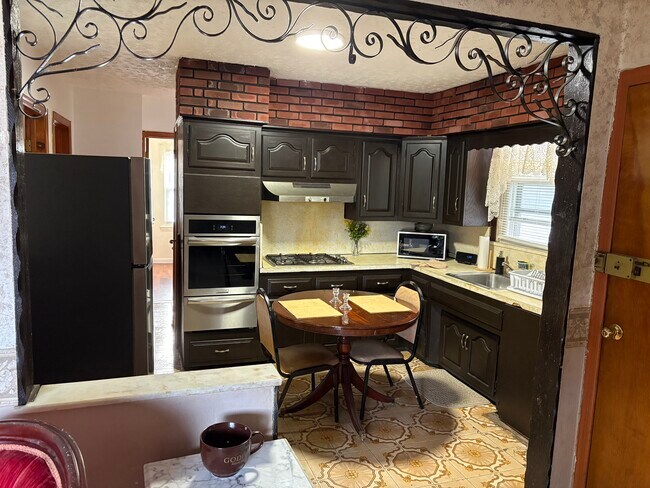 Cocina - 752 E 88th St