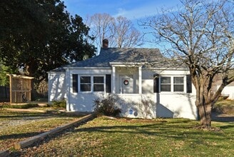 Building Photo - 1219 Brookwood Dr