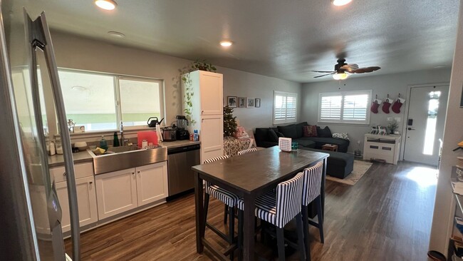 Building Photo - All Pets Welcome to this 2/1 SFH in HO'OPI...