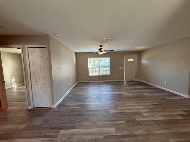 Foto del edificio - 5663 NW 57th St