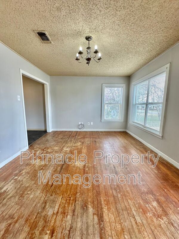 Building Photo - 309 N Milton St