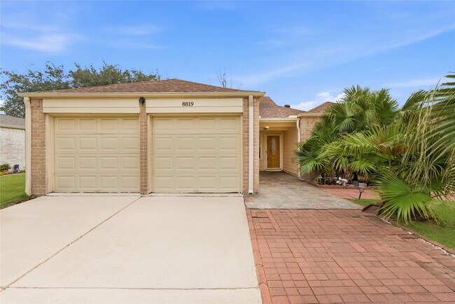 Building Photo - 8819 Kindlewood Dr