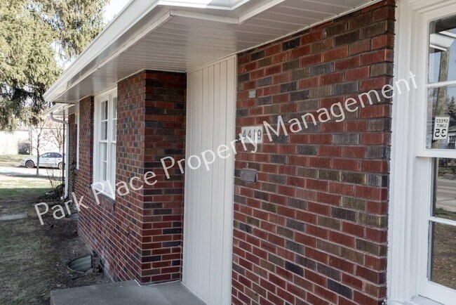 Foto del edificio - 4419 E 16th St