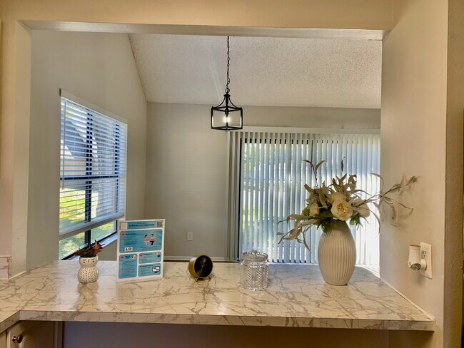 Foto del edificio - 2558 W Bird St