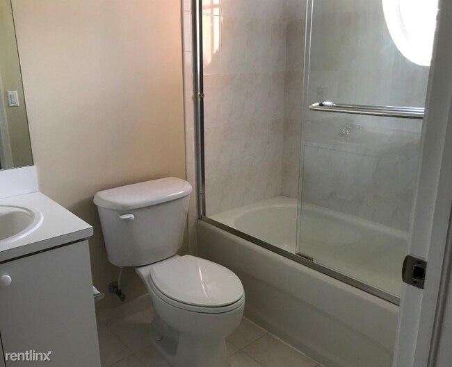 Building Photo - 2 br, 2.5 bath  - 10561 SW 6th St
