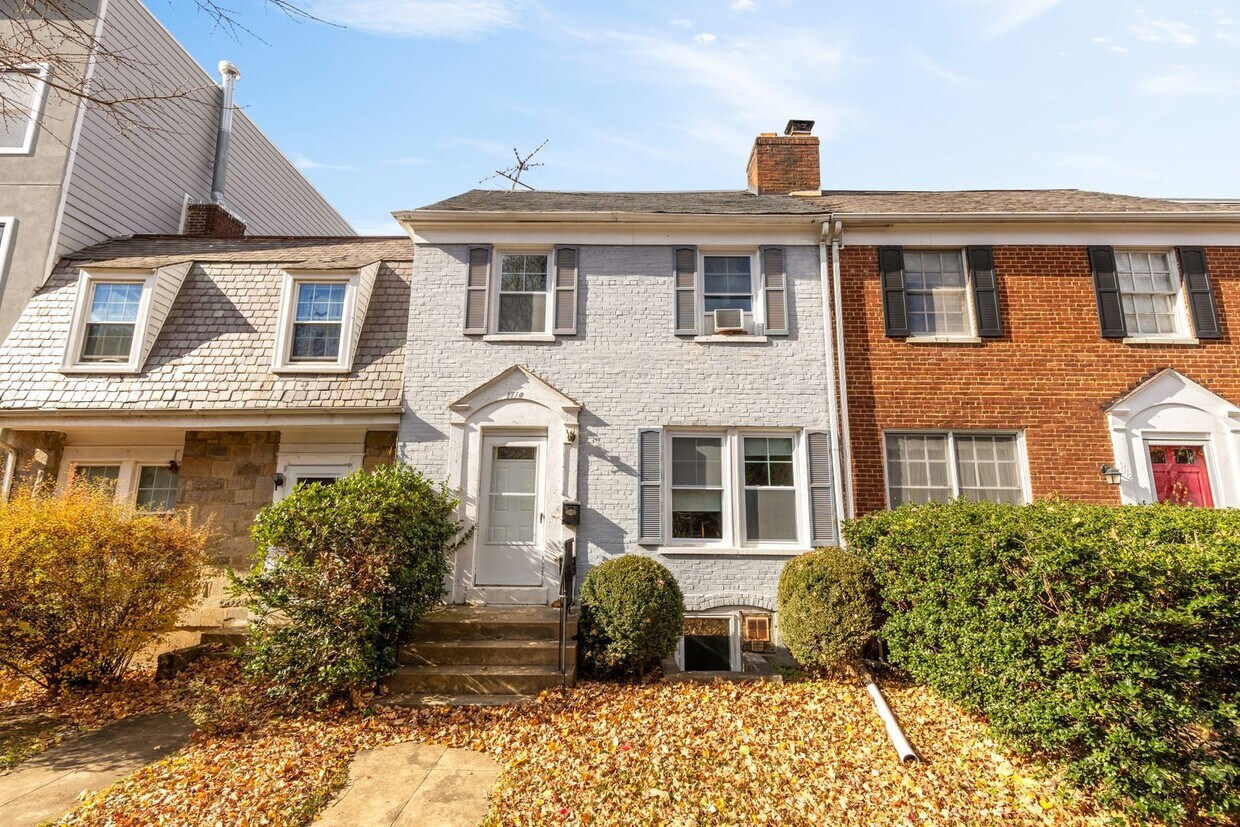 Foto principal - 1710 37th St NW
