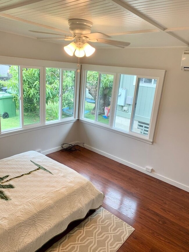 Building Photo - 240 Maluniu Ave