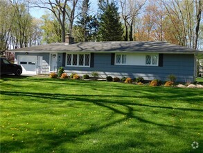 32 Crystal Spring Ln