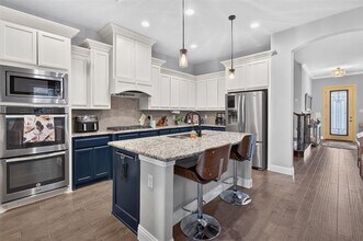 Building Photo - 6820 Westbury Dr