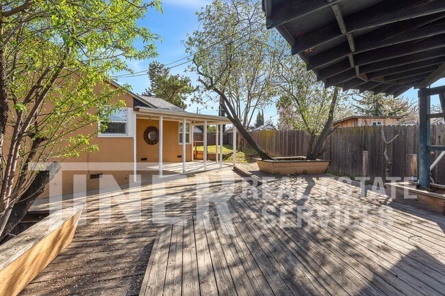 Building Photo - 2416 60th St