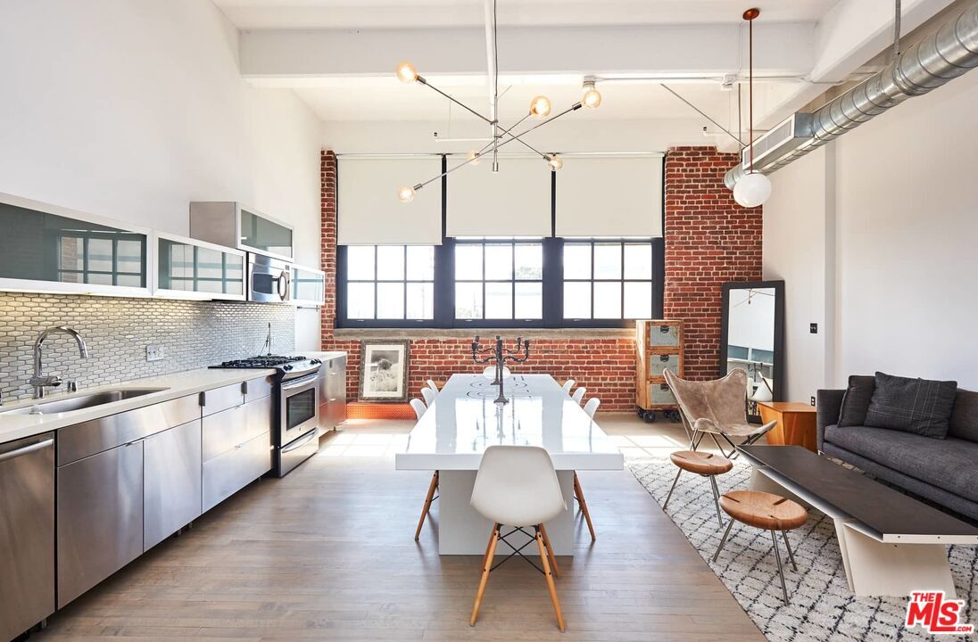 Foto principal - 1850 Industrial St