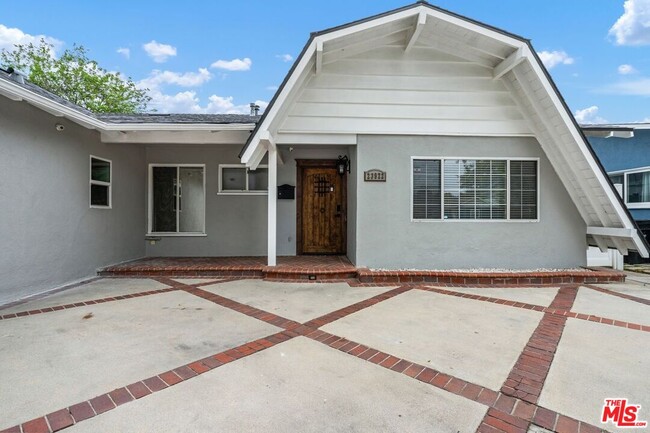 Foto del edificio - 23922 Archwood St