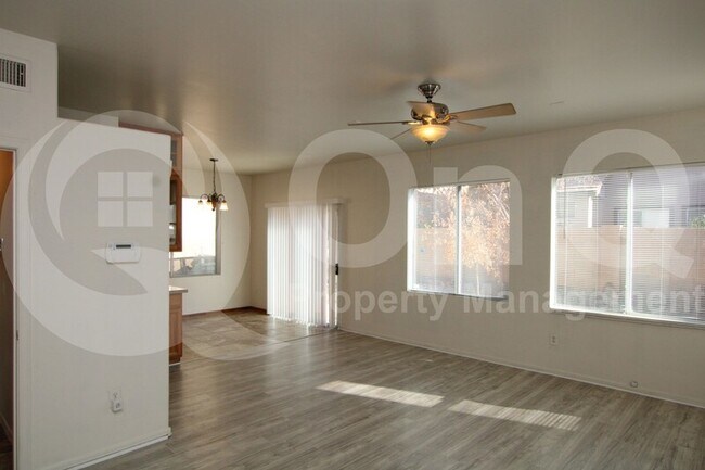 Foto del edificio - 4229 W Irwin Ave