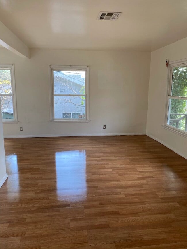 Living Room - 1858 Glen Ave