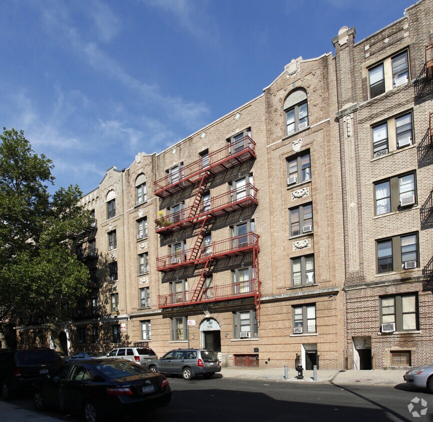 3080 32nd St, Astoria, NY 11102 Apartments in Astoria, NY