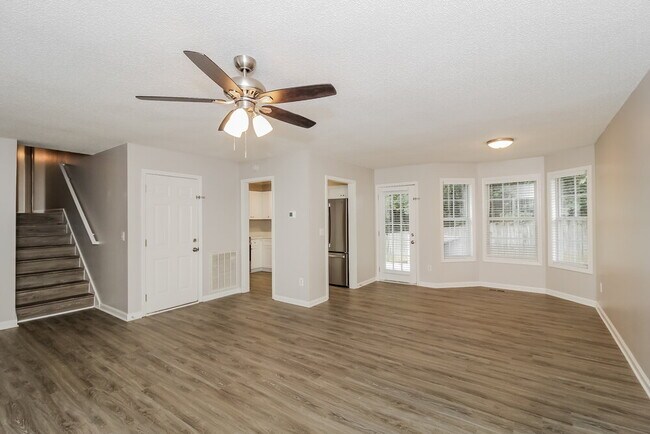 Foto del edificio - 430 Ivy Crest Dr