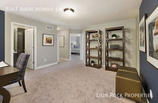 Foto del edificio - 8047 Abercrombie Ln
