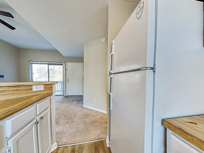 Foto del edificio - 8155 Cedar Glen Dr