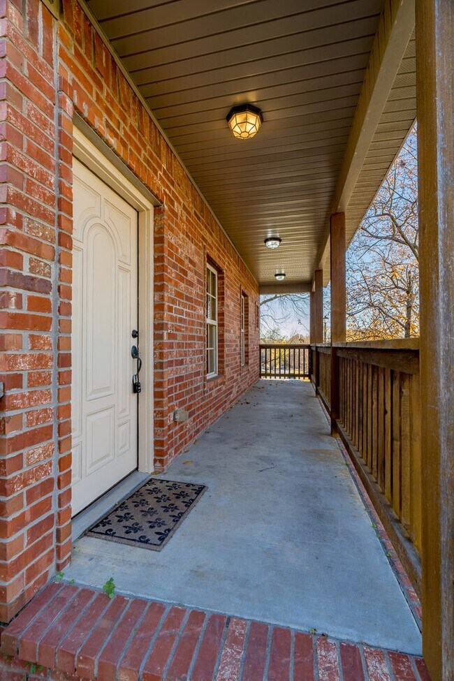 Foto del edificio - Four Bedroom Home Walking Distance to UofA! Lawn Care Included! AVAILABLE IN JULY!!!!!