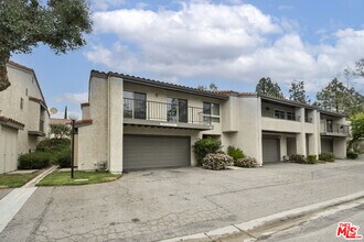 Building Photo - 19515 Rinaldi St