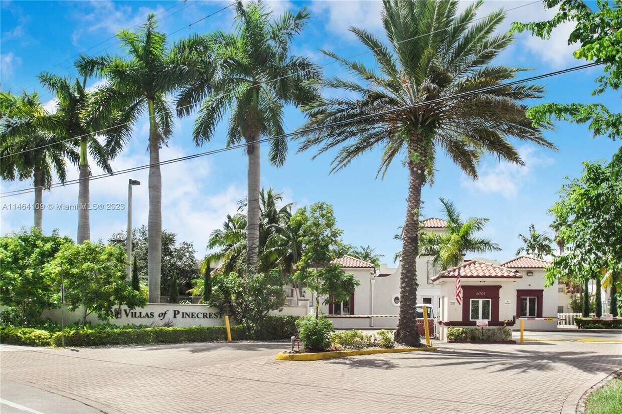 Primary Photo - 6705 N Kendall Dr