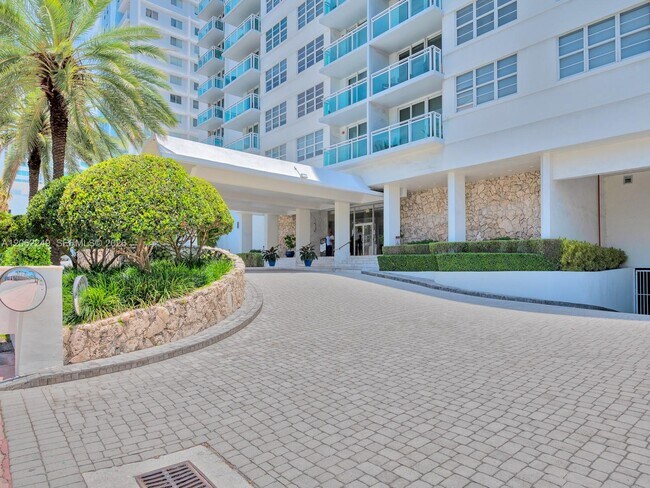 Building Photo - 6917 Collins Ave