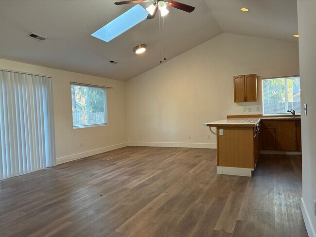 Building Photo - 3 Bedroom 2 Bath Ranch Home Available Now- February Free !