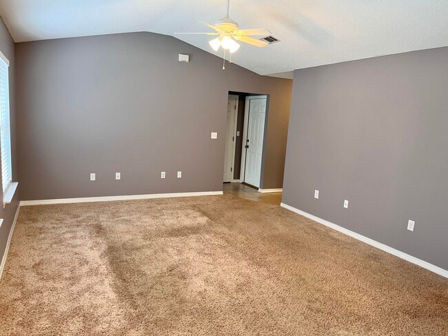 Building Photo - 112 Split Creek Dr