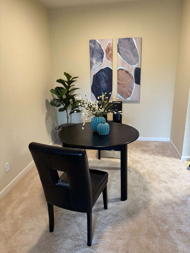 Foto del edificio - Top-Floor 1BR/1BA Condo in Newark's Murieta Community — $2,500/mo