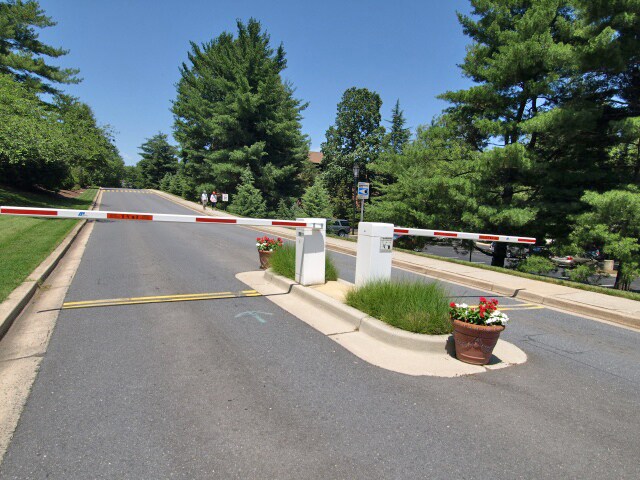 Building Photo - 11401 Commonwealth Dr