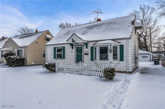 Building Photo - 25500 Briardale Ave