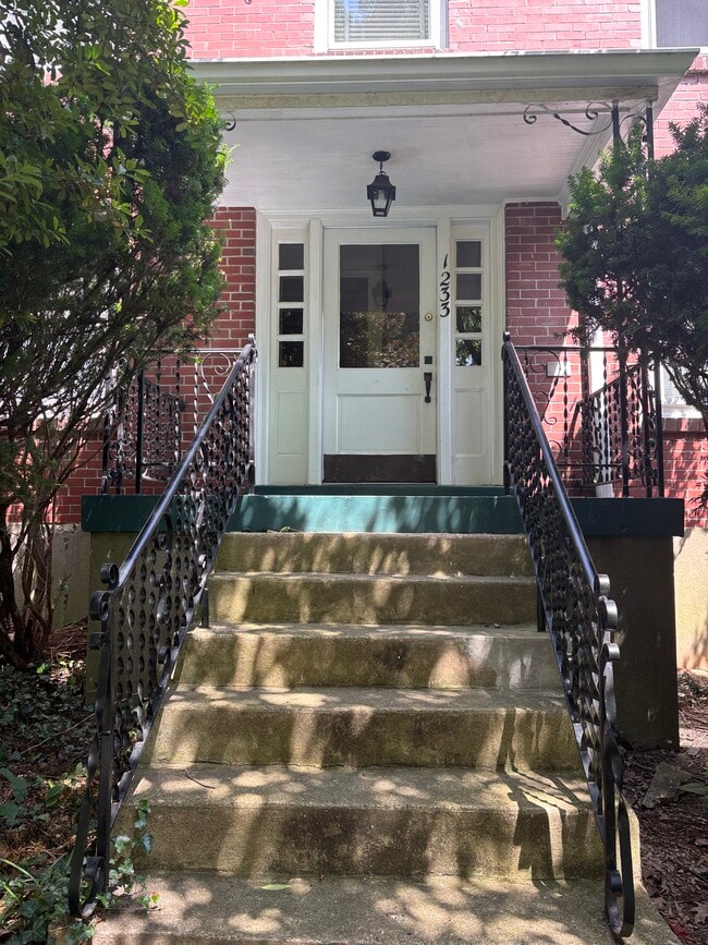 Building Photo - 1233 Bates Ct