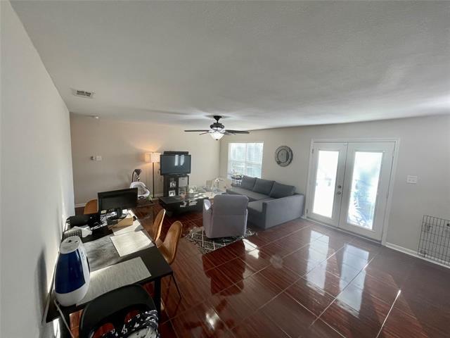 Building Photo - 817 Bullock Dr