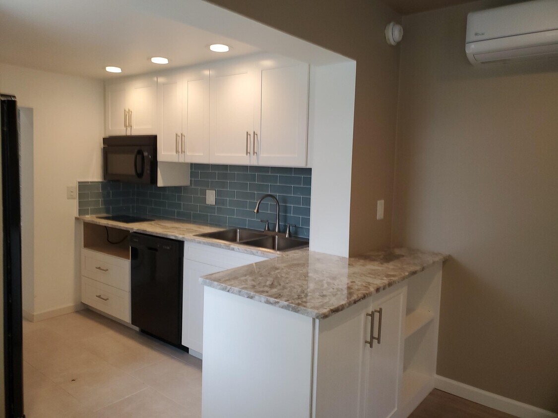 Foto principal - 2574 NE Roberta St