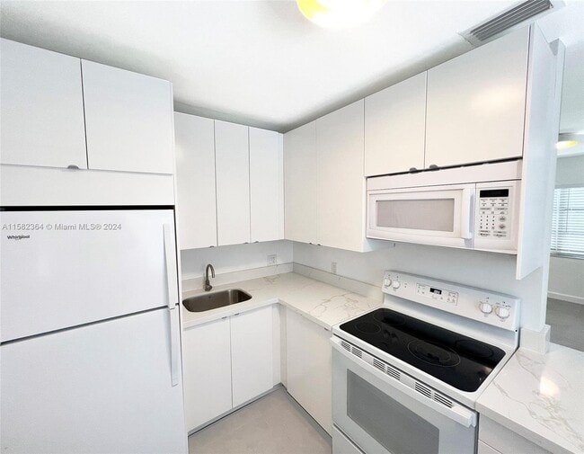 Building Photo - 545 NE 64th St