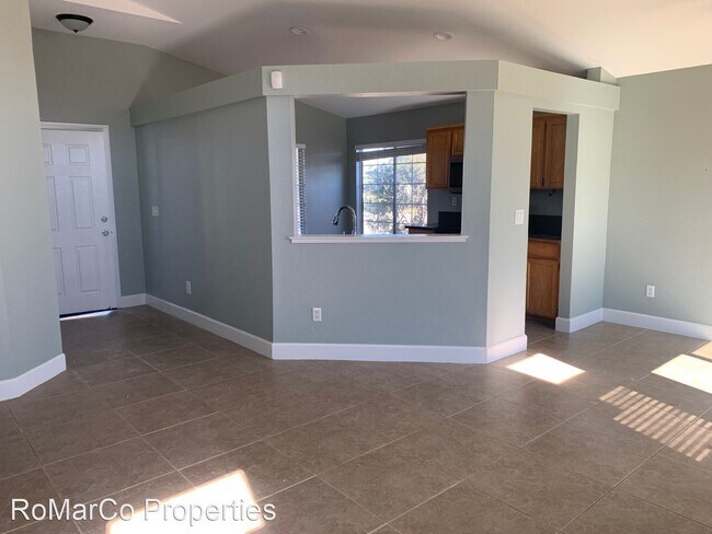 Building Photo - 3 br, 2 bath House - 653 Miller Dr