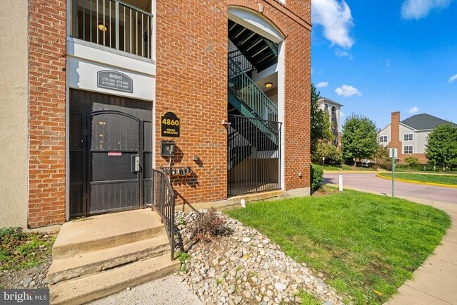 Building Photo - 4860 Eisenhower Ave