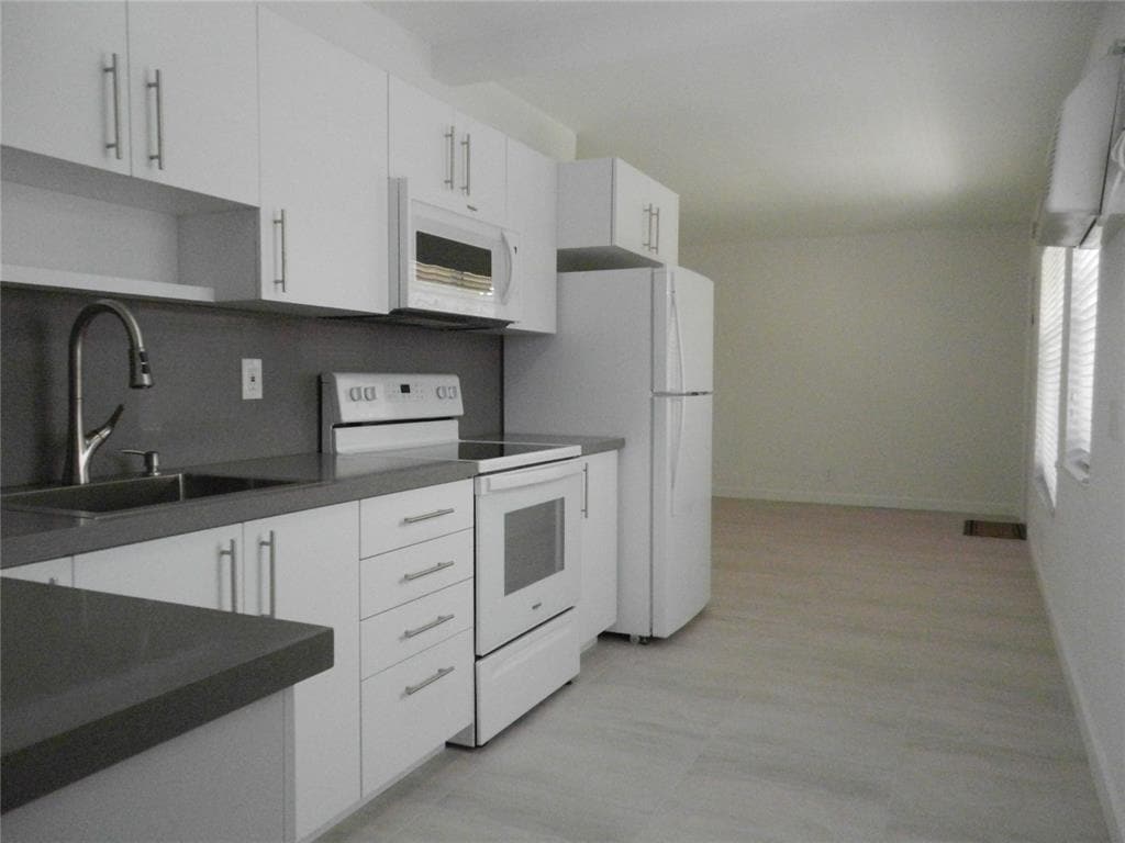 Primary Photo - 1738 Rodman St