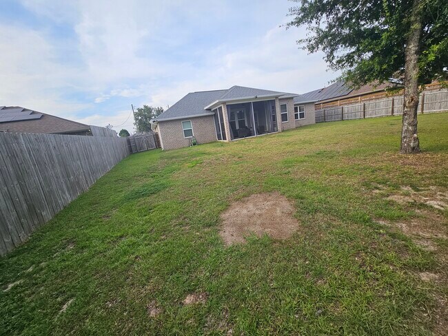 Foto del edificio - 8484 Holley Hills Cir