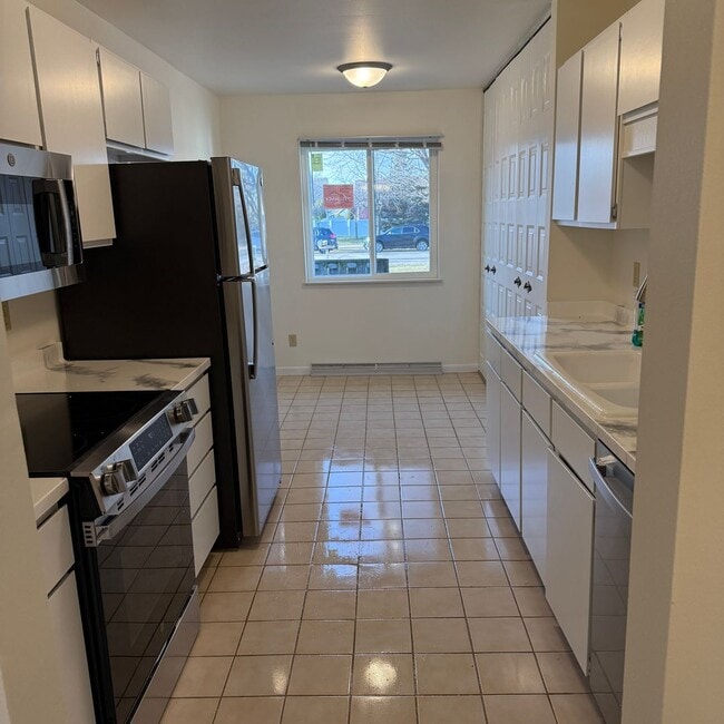 Building Photo - 213-217 N Thompson Rd