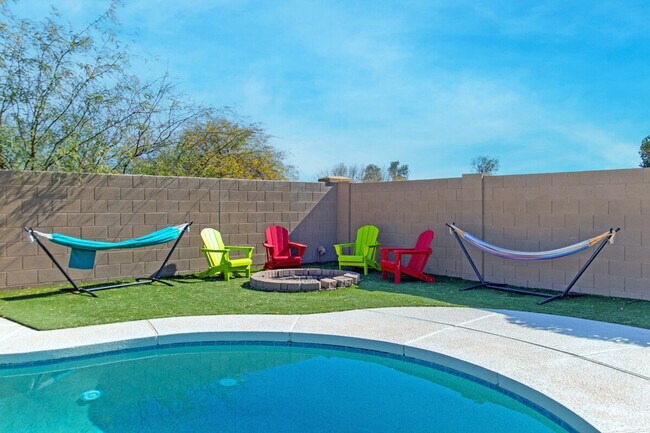 Foto del edificio - 1550 N Desert Willow St