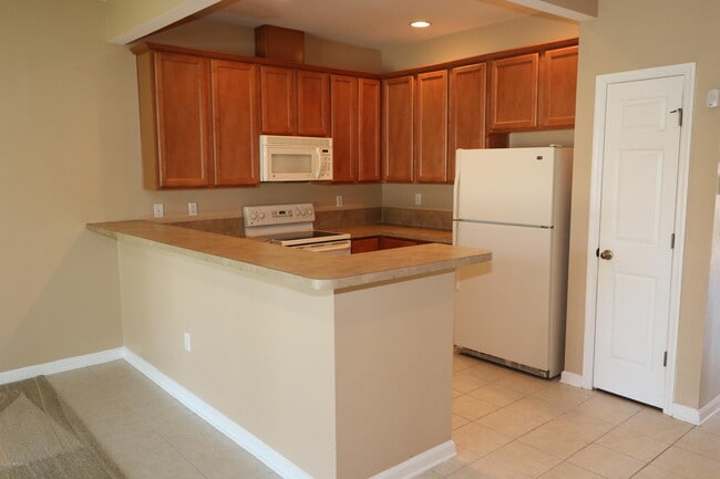 Building Photo - 584 Crystal Way